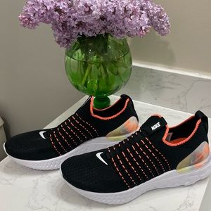 NIKE Phantom React Size 9.5.  Brand new.